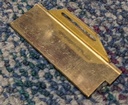 [GLUE DAM ANGLE BRASS L.S.] R59024